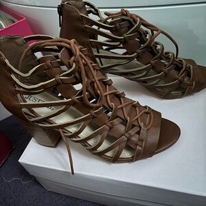 Justfab women’s chunky heel sandals size 9